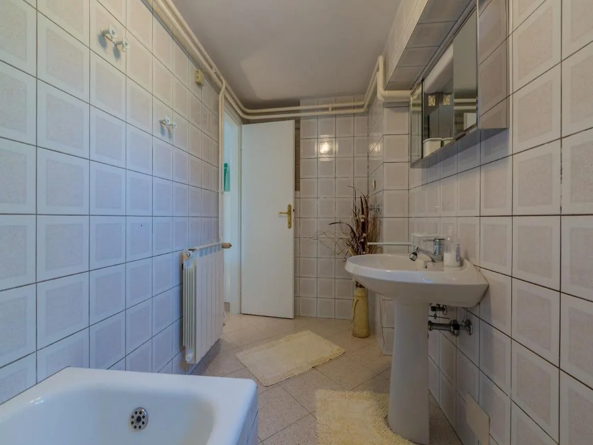 Apartment Laura 노비비노돌스키 0*,